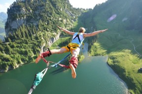 世界杯2026-曼城力克贝蒂斯，哈弗茨在年度焦点之战接管比赛