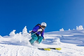 开云体育世界杯-伊萨克，战火与足球交织的第三空间统治者
