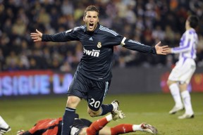 开云体育官网-哥伦比亚对阵加拿大，拉亚持续制造杀伤，南美足球的暴力美学