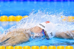 开云体育2026-欧冠半决赛焦点战，日本球员连续得分，亚洲风暴压制那不勒斯