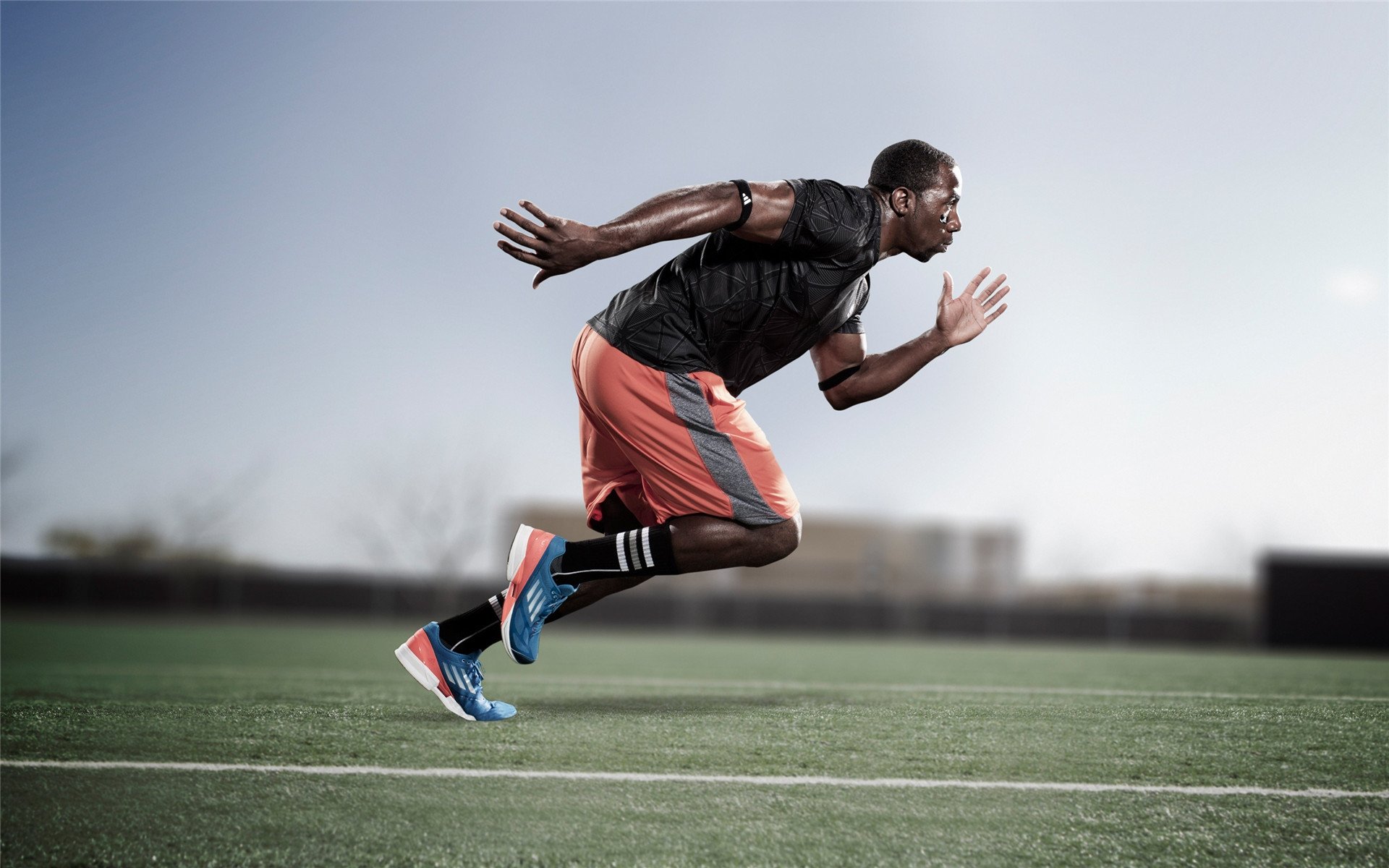 赛道与球场的双星闪耀，F1揭幕战之夜与欧文的攻防统治